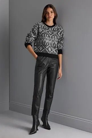 Yün İçerikli Siyah Beyaz Desenli Kazak