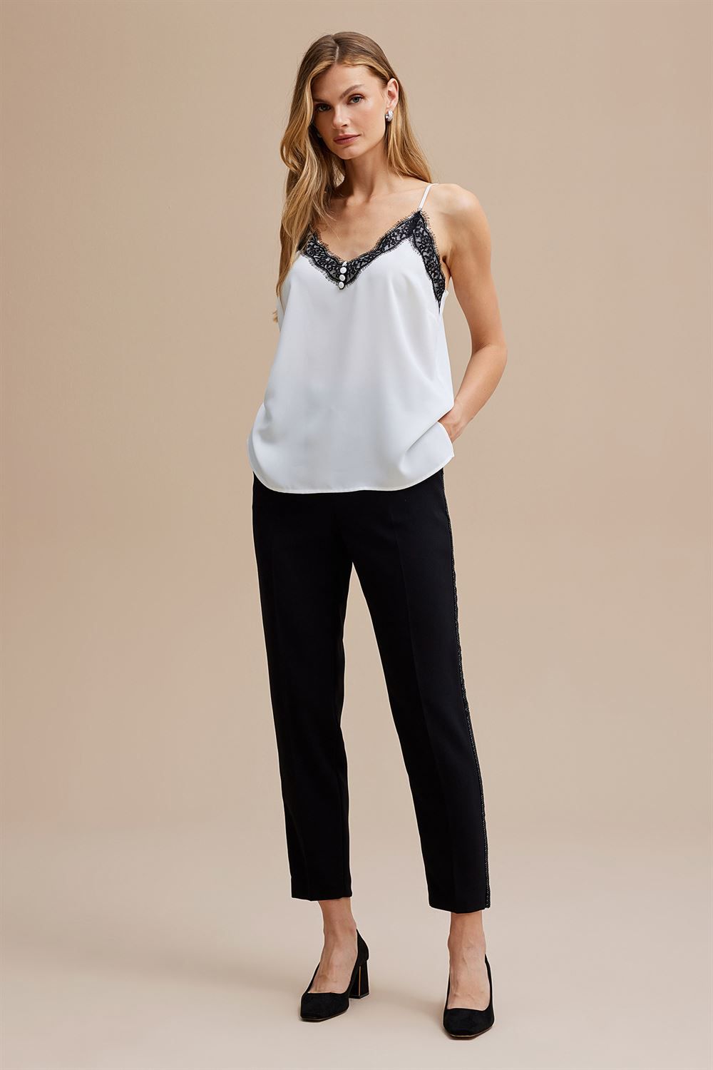 Dantel Detaylı Askılı Bluz - Beyaz